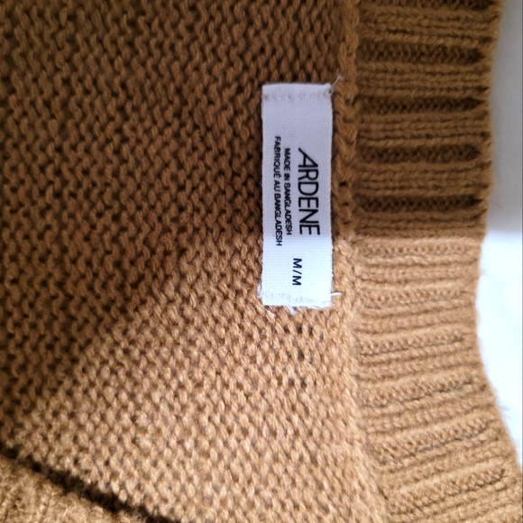 Ardene sweater vest size medium - Picture 2 of 3